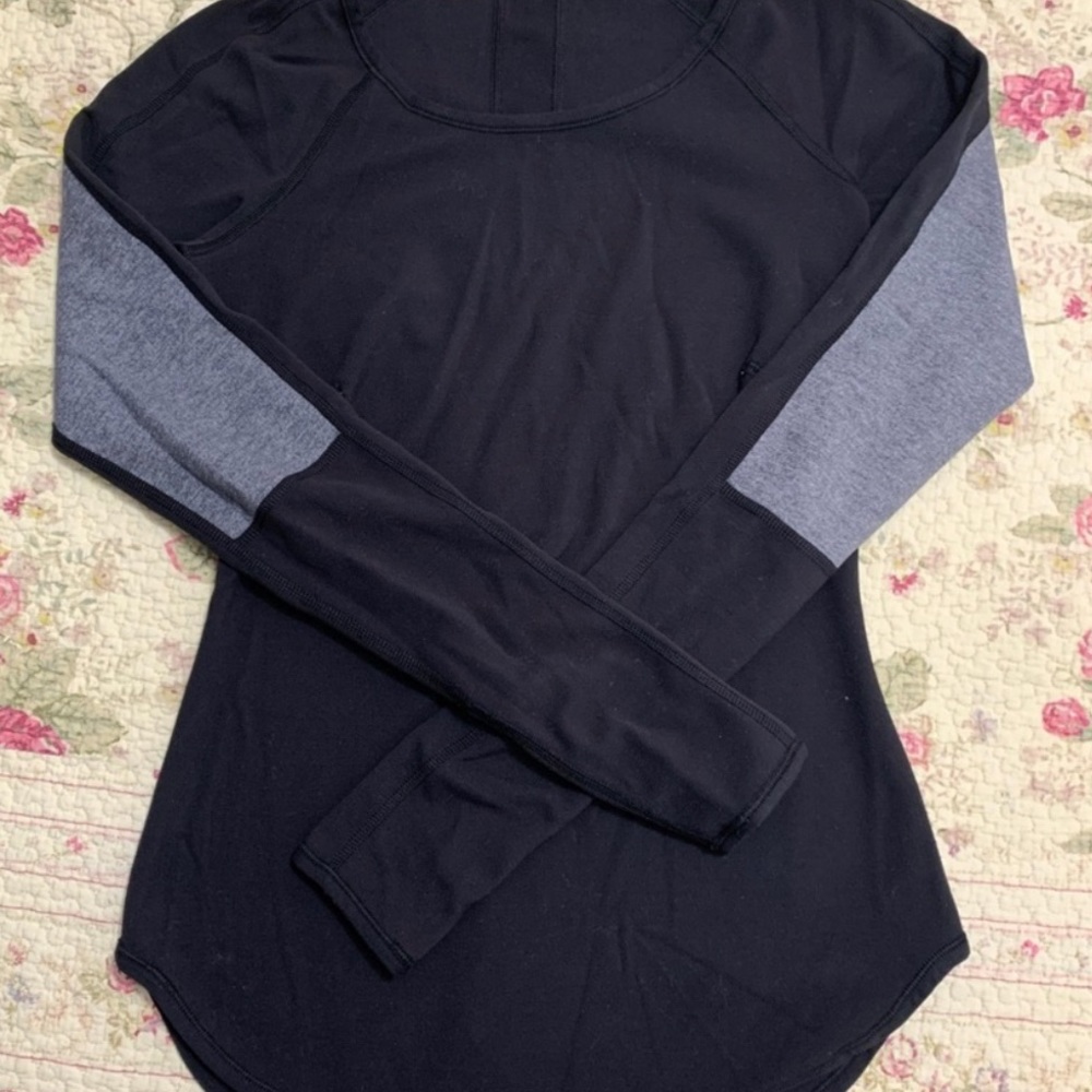 Lululemon long sleeve with thumbholes